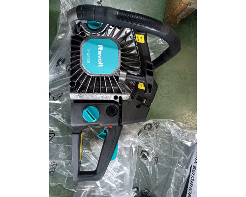 Пила бензинова ланцюгова Revolt GS4400