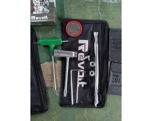 Пила бензинова ланцюгова Revolt GS5200